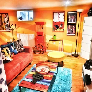Apartment Bright Pop Art Inspired, Toronto