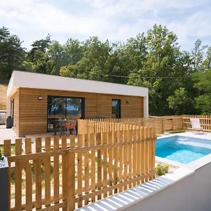 maison-cologique-65m2-piscine-privative-et-espace-vert-ardche.hotels-rhonealpes.com/