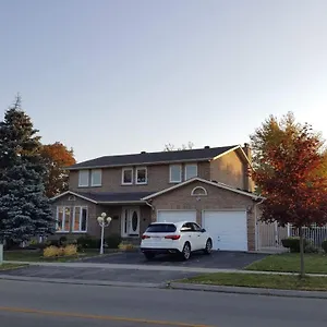 Habitación en casa particular Comfort Near Toronto Airport, Mississauga