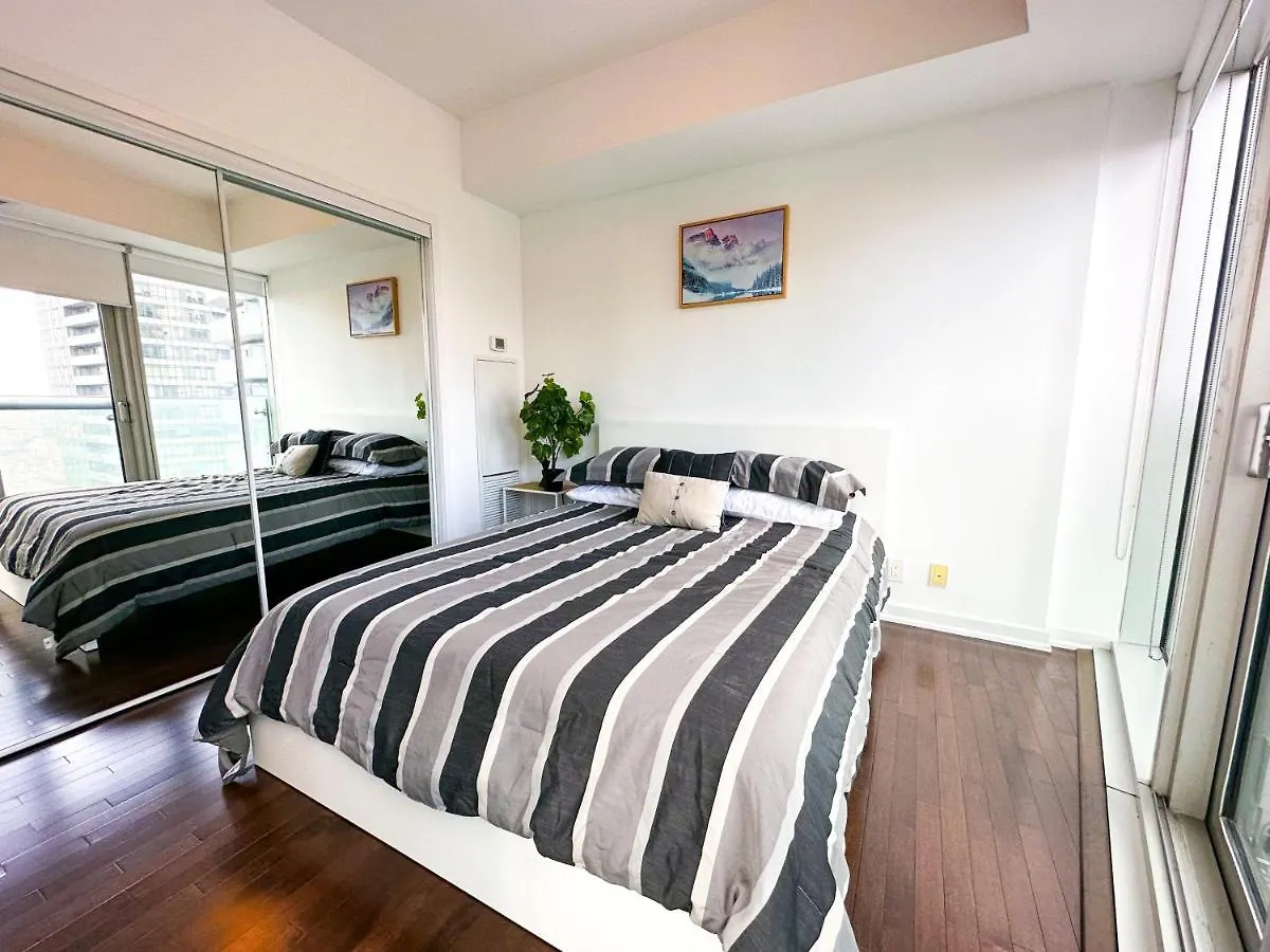 Luxury 2 Bedrooms With Lakeview Cn Tower Entertainment District Rogers Centre Toronto Canada